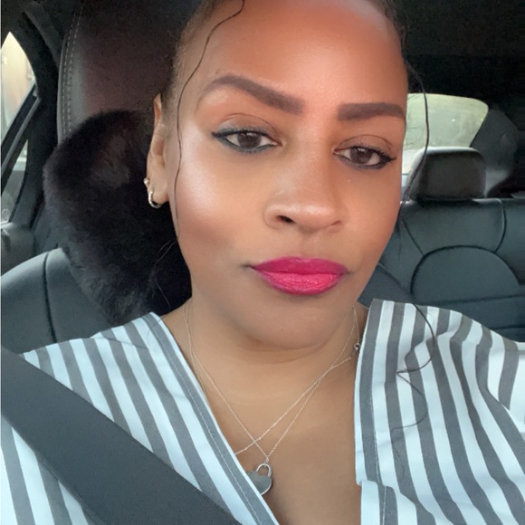 Meet your Posher, Kim - Picture 1 of 2